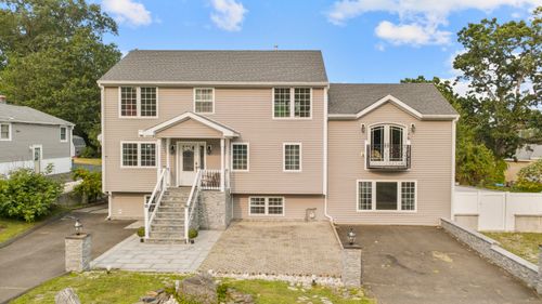 547 Laurel St, East Haven, CT, 06512-1561 | Card Image