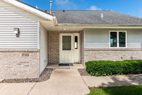 710 S 10th St, Bird Island, MN, 55310-1242 | Card Image