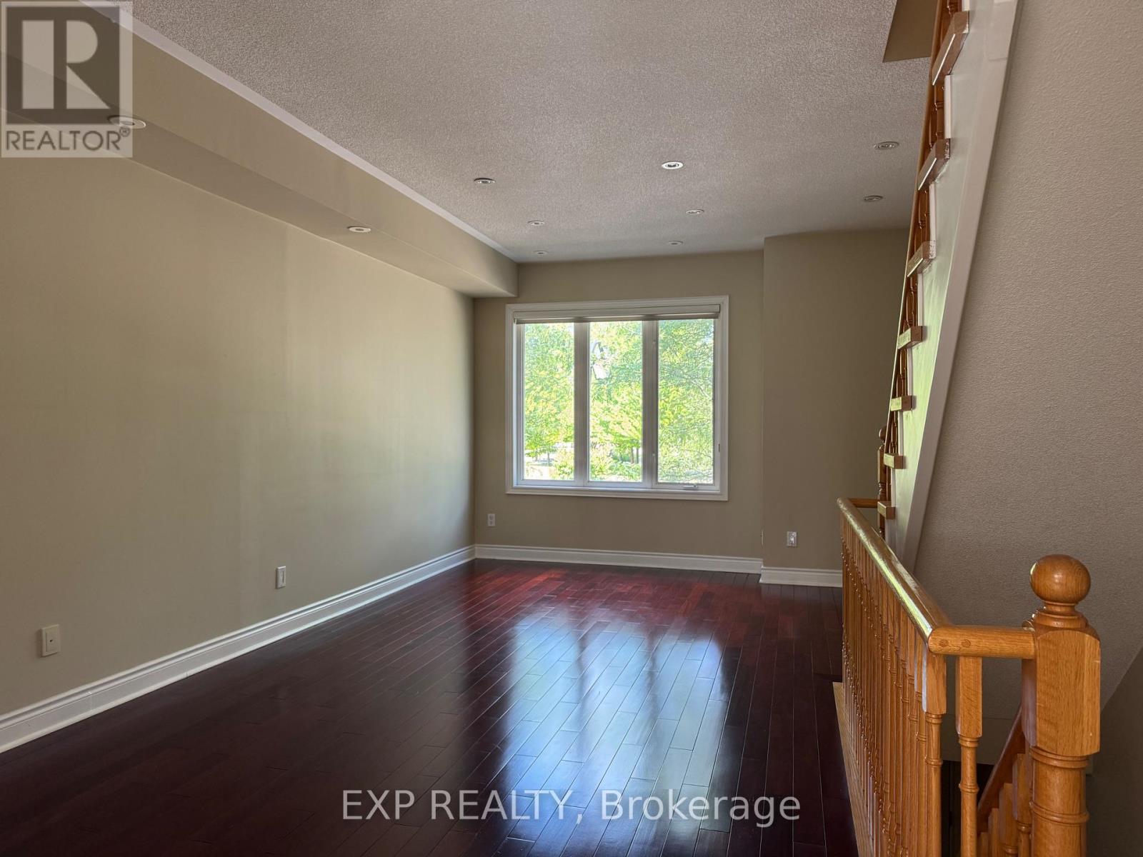 Residential Lease in Markham (Commerce Valley) 3