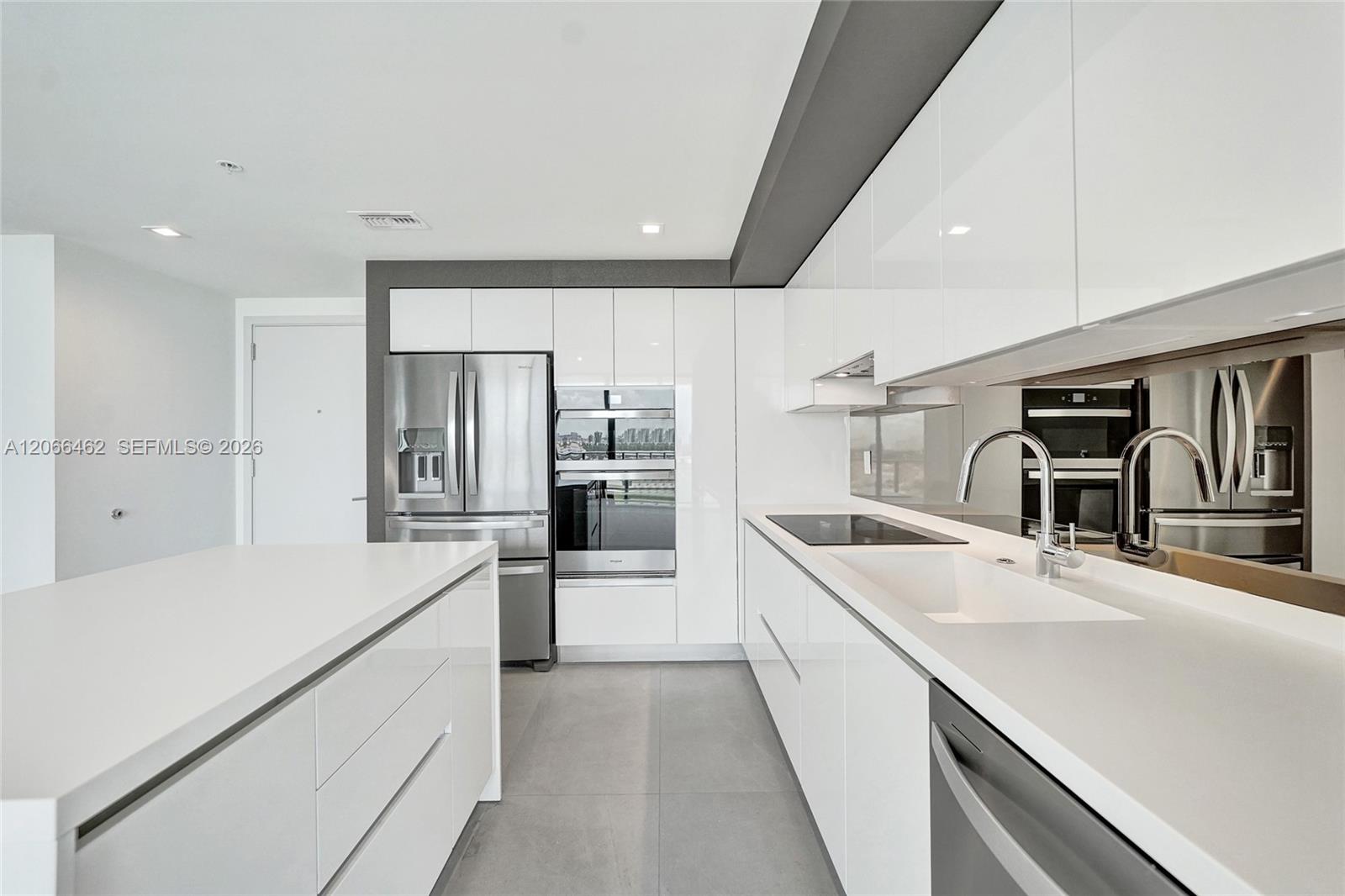 Residential Lease in Hallandale Beach