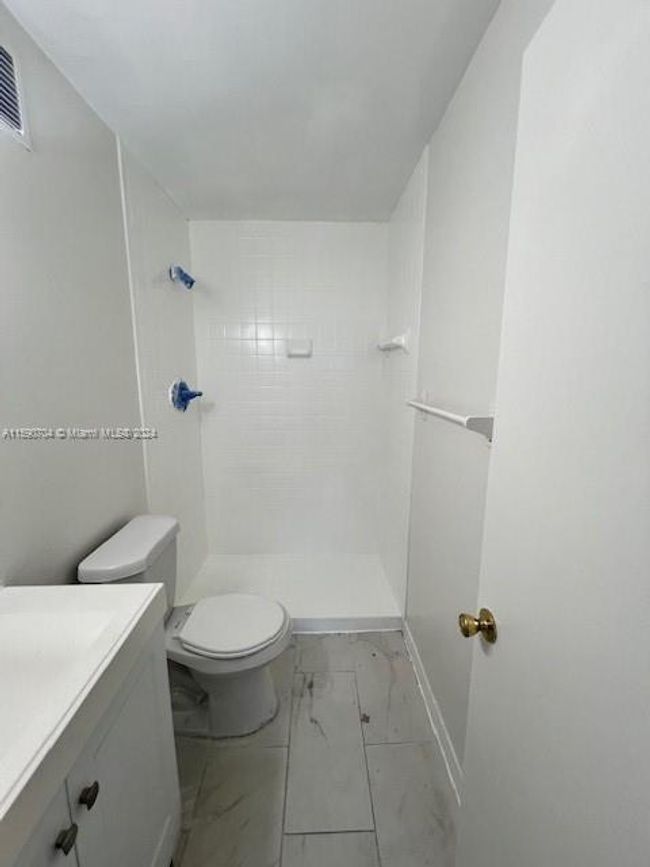 210-B - 11307 Sw 200th St, Condo with 2 bedrooms, 2 bathrooms and null parking in Miami FL | Image 12