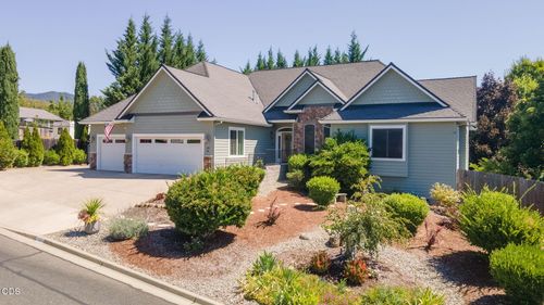 109 Nw Fall Run Dr, Grants Pass, OR, 97526-7103 | Card Image