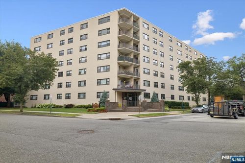 25 Grand Ave, Hackensack, NJ, 07601-4619 | Card Image