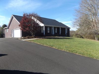 147 Fairfield Way, House other with 5 bedrooms, 3 bathrooms and 2 parking in Galax VA | Image 2