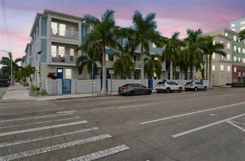 262 8th St N, ST PETERSBURG, FL, 33701-3108 | Card Image