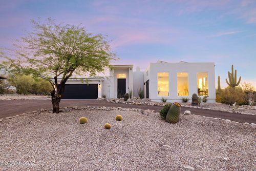6640 N Camino Padre Isidoro, Tucson, AZ, 85718-2036 | Card Image