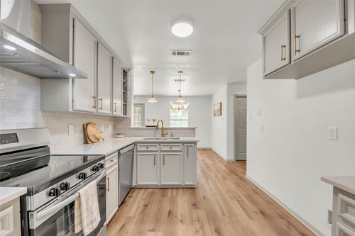 42 Great West Loop, Belton, TX, 76513-9243 | Card Image