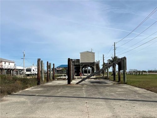 106 Rush Ln, Grand Isle, LA, 70358-9404 | Card Image