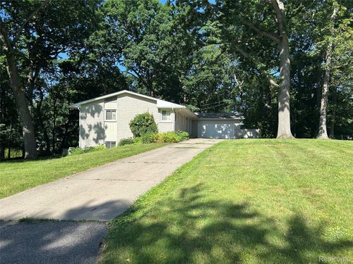 4230 Wendell Rd, West Bloomfield, MI, 48323-3263 | Card Image