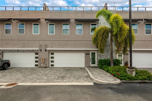1066 Ne 35th St, Oakland Park, FL, 33334-2834 | Card Image