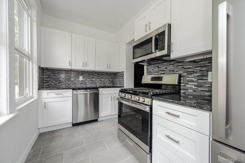 573 Minnieford Ave, Bronx, NY, 10464-1118 | Card Image