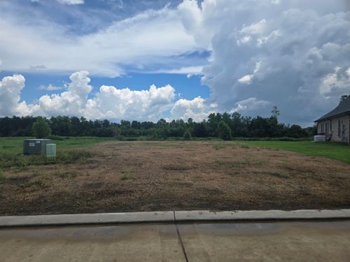 220 Newsom Dr, Houma, LA, 70360-7164 | Card Image