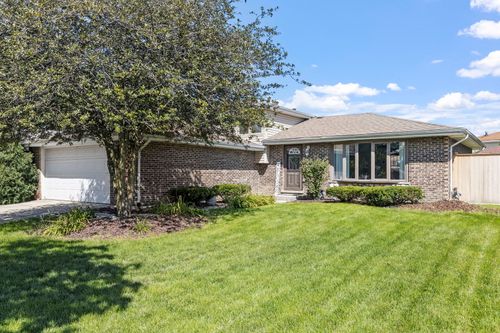 8440 Surrey Dr, Tinley Park, IL, 60487-1161 | Card Image
