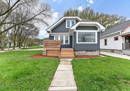 7028 W State Street, Wauwatosa, WI, 53213 | Card Image