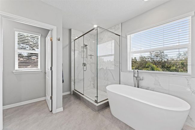 Primary Bathroom | Image 4