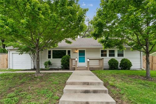 2400 Woodend Ave, Kansas City, KS, 66106-4435 | Card Image
