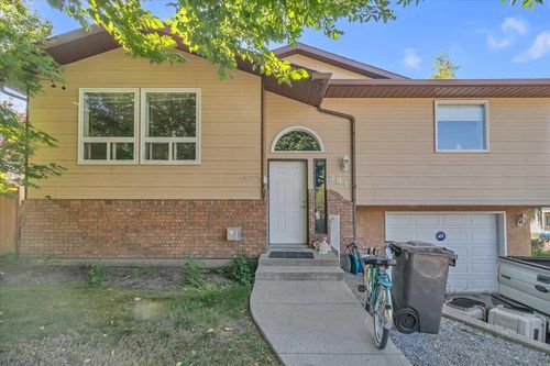 201 4 Avenue Se, High River, AB, T1V1G8 | Card Image