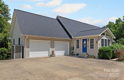 15 Willow Knolls Dr, Weaverville, NC, 28787-5524 | Card Image