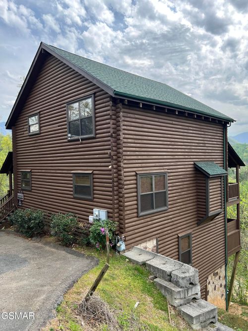 260 Laurel Oaks Way, Gatlinburg, TN, 37738-1519 | Card Image