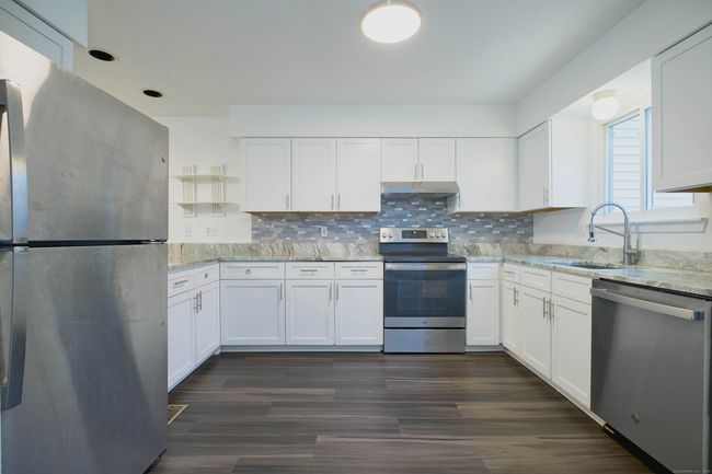 APT-49 - 69 Northwest Drive, Condo with 2 bedrooms, 2 bathrooms and null parking in Plainville CT | Image 4