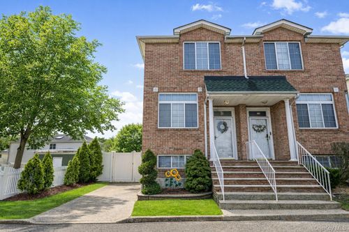 10 Dunhill Ave, Staten Island, NY, 10309-4513 | Card Image