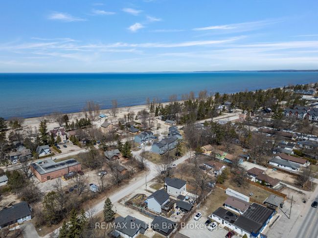 15 Baker St, House other with 4 bedrooms, 2 bathrooms and 4 parking in Wasaga Beach ON | Image 33