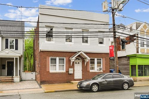 137 Valley Rd, Montclair, NJ, 07042-2371 | Card Image