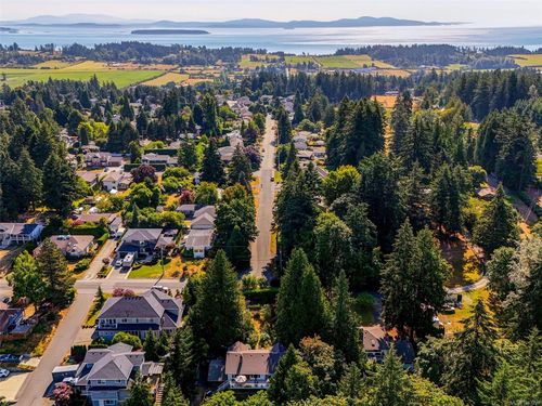 6232 Rodolph Rd, Central Saanich, BC, V8Z5V8 | Card Image
