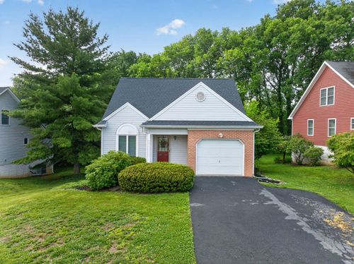 122 Hensel Dr, SHEPHERDSTOWN, WV, 25443-4301 | Card Image