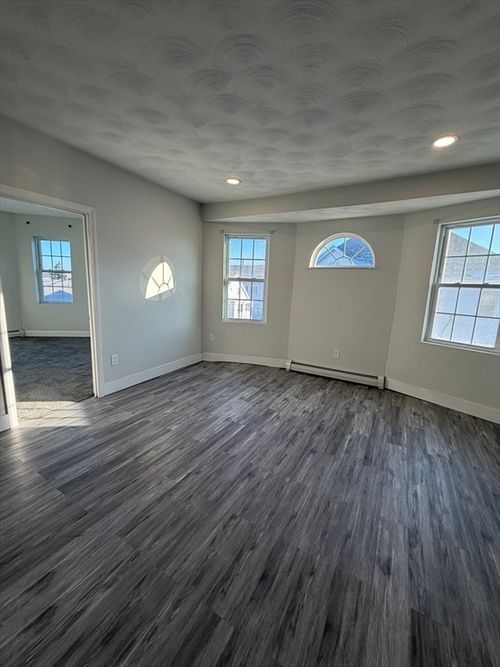 3r-539 N Front St, New Bedford, MA, 02745-5950 | Card Image