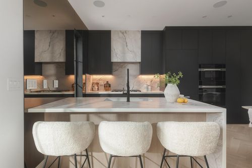 2-240 E 37th Ave, Vancouver, BC, V5W1E6 | Card Image