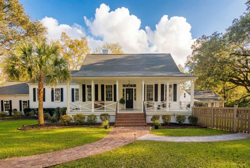 111 E Carolina Ave, Summerville, SC, 29483-4223 | Card Image