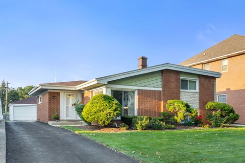 11140 Windsor Dr, Westchester, IL, 60154-4947 | Card Image