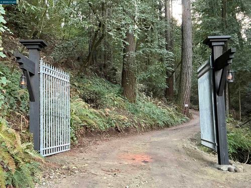 2450 Green Hill Rd, Sebastopol, CA, 95472-9307 | Card Image