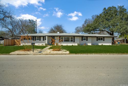 192 Oriole Dr, New Braunfels, TX, 78130-3837 | Card Image