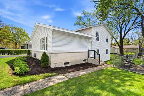 2207 Kirchoff Rd, Rolling Meadows, IL, 60008-1806 | Card Image