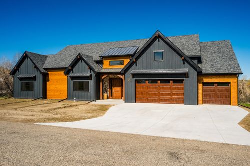 18 Canyon View Dr, Sheridan, WY, 82801-9008 | Card Image