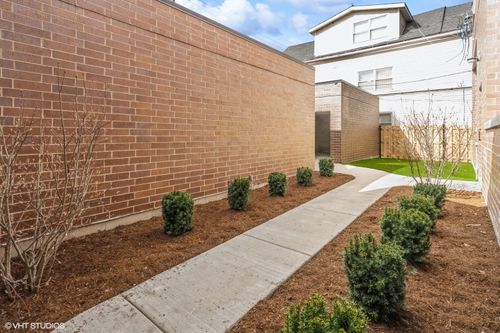 1e-1647 W Irving Park Rd, CHICAGO, IL, 60613-2526 | Card Image