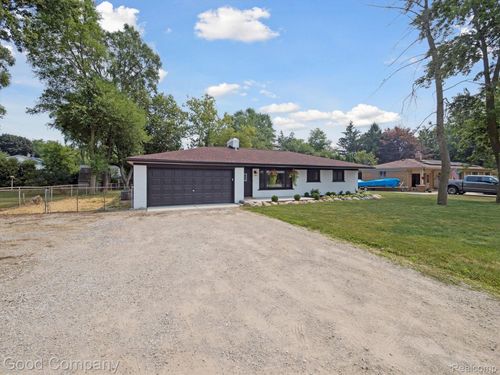 60942 Campground Rd, Washington Twp, MI, 48094-2119 | Card Image