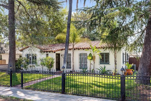 11074 Emelita Street Street, Los Angeles, CA, 91601 | Card Image