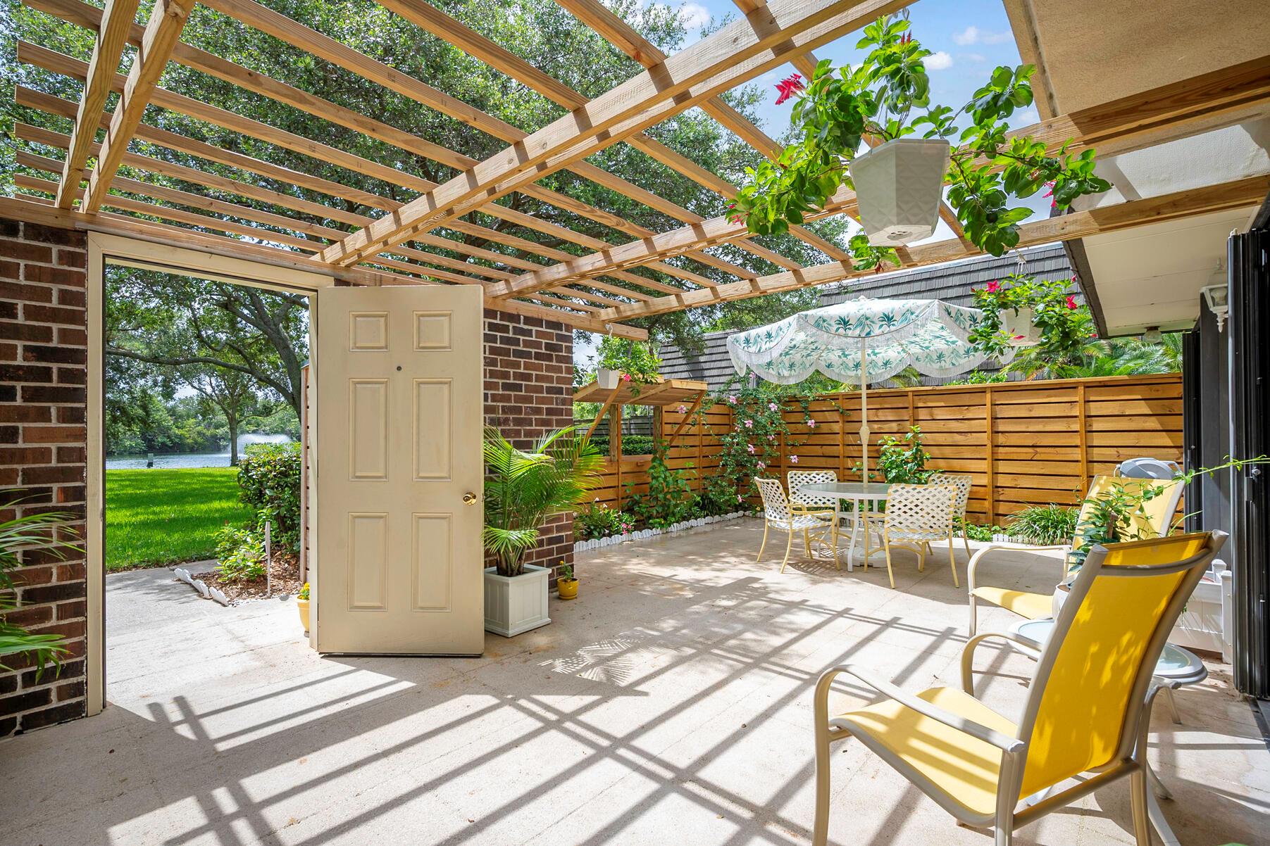 5th Ter, Palm Beach Gardens, FL 33418