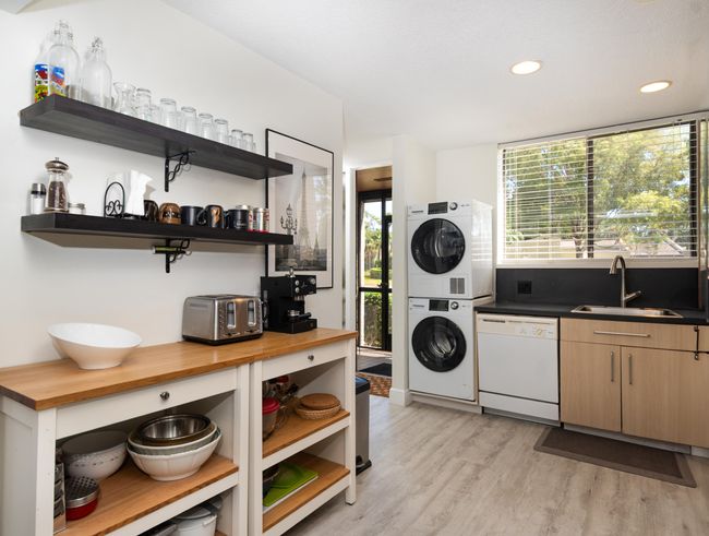 4451 Luxemburg Ct, Condo with 3 bedrooms, 2 bathrooms and null parking in Lake Worth FL | Image 4