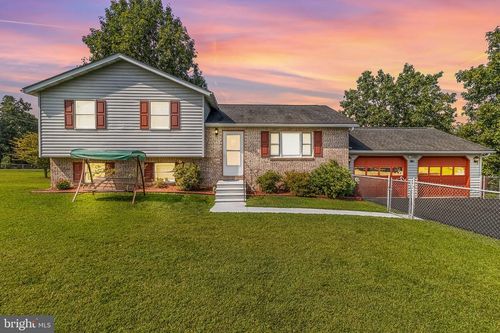 18 Whispering Pine Dr, BUNKER HILL, WV, 25413-2821 | Card Image