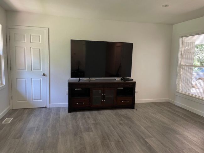 Living Room | Image 11