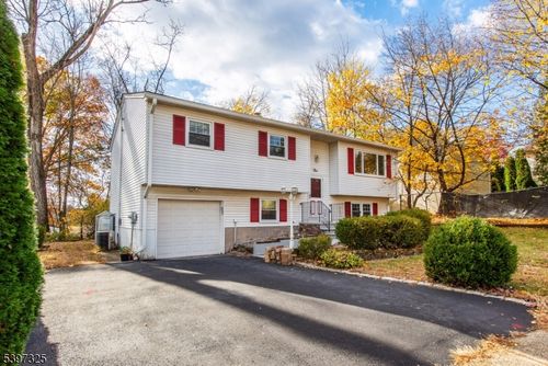 4 Maureen Ct, Lake Hiawatha, NJ, 07034-1003 | Card Image