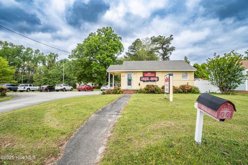1217 Atkinson St, Laurinburg, NC, 28352-5066 | Card Image