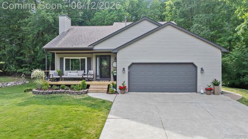 2285 Somerville Dr, Oxford, MI, 48371-5953 | Card Image