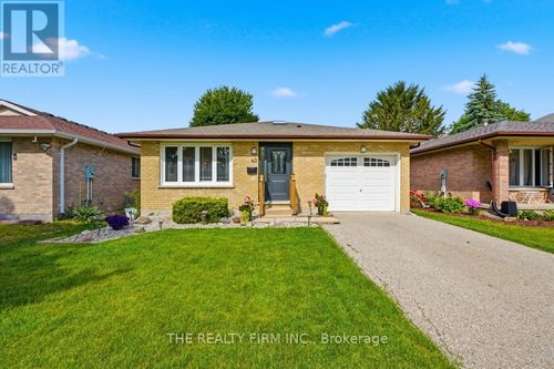 43 Clara Cres, London, ON, N6E3G3 | Card Image