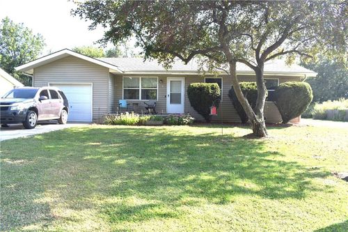810 Vermont St, Wathena, KS, 66090 | Card Image