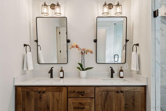 Double Vanity sink in Primary Bathroom | Image 29